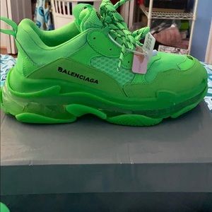 balenciaga triple s neon green